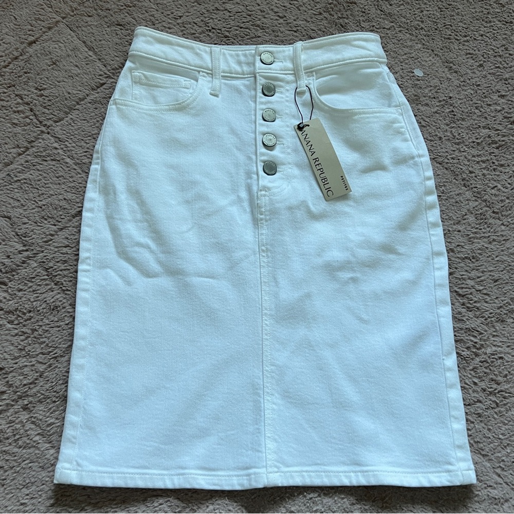 Banana Republic White Button-Front Pencil Skirt- Like New
